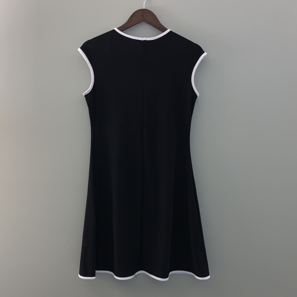 Never word black flows dress - Picture 2 of 7